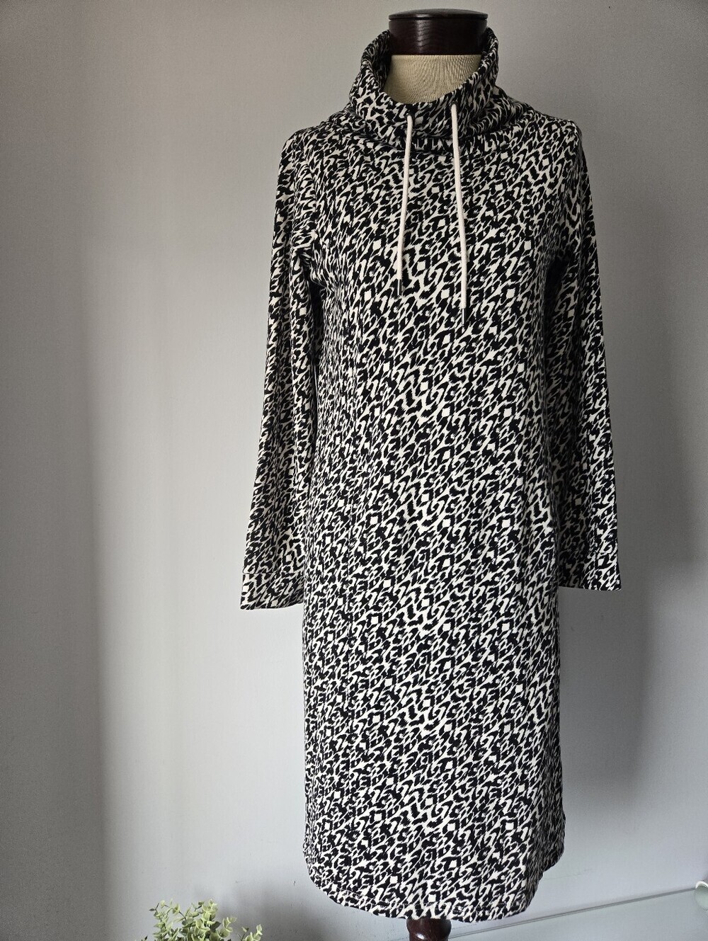 Olsen Black & White Leopard Print Cowl Neck Dress. Size Small